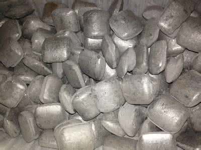 一位發(fā)言人表示，巴西淡水河谷（Vale）正在重新評(píng)估其在新喀里多尼亞虧損的鎳業(yè)務(wù)，這是上月新上任的首席執(zhí)行官Fabio Schvartsman對(duì)表現(xiàn)不佳資產(chǎn)進(jìn)行廣泛考核的一部分。